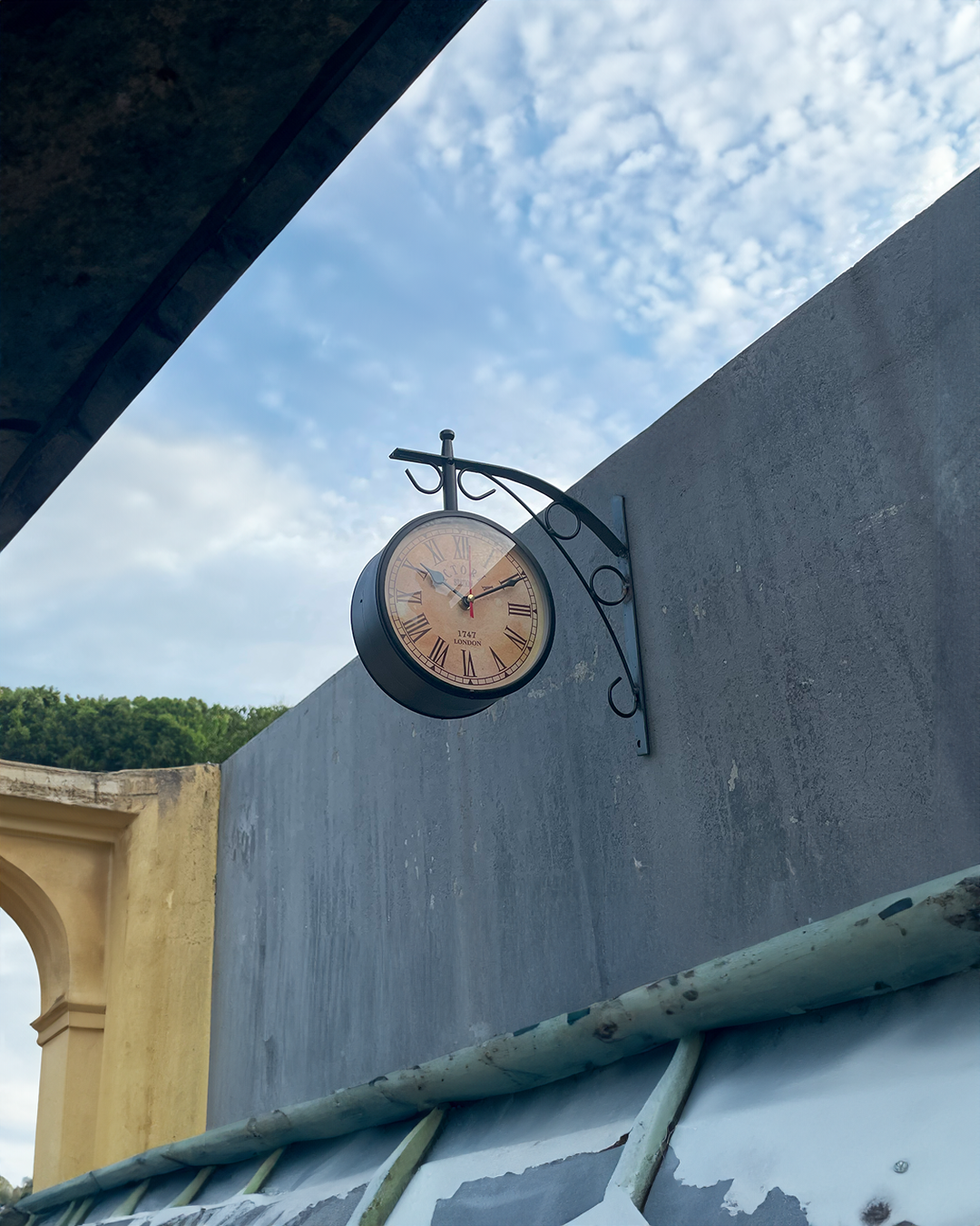 Vintage Double-Sided Wall Clock – Antique Victorian Hanging Clock with Bracket, Silent Quartz Movement, Rustic Farmhouse Decor for Home & Office (Light Brown)
